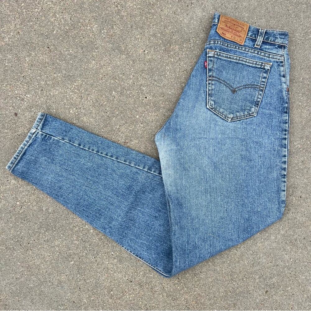 Vintage Levi’s 560 relaxed fit blue jeans 32x36 made in USA